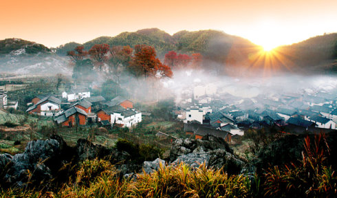 樹樹皆秋色，山山唯落暉